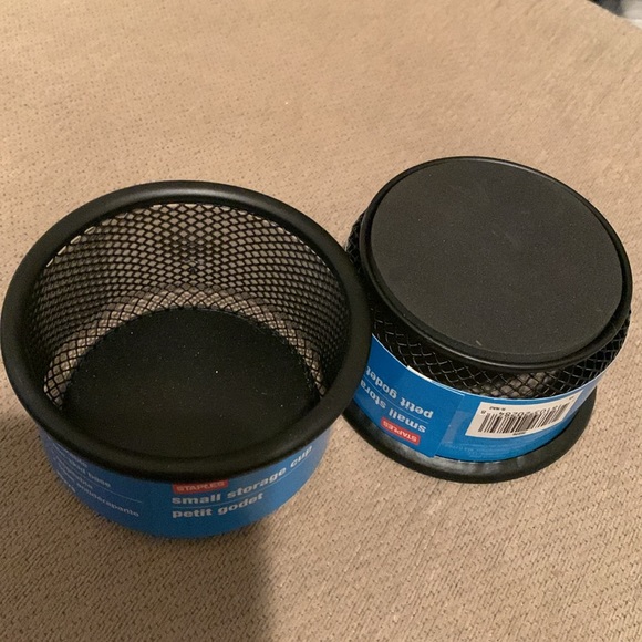 New 2x Staples Storage Cup Black Mesh, Stackable, Non-Skid Base - Picture 3 of 3